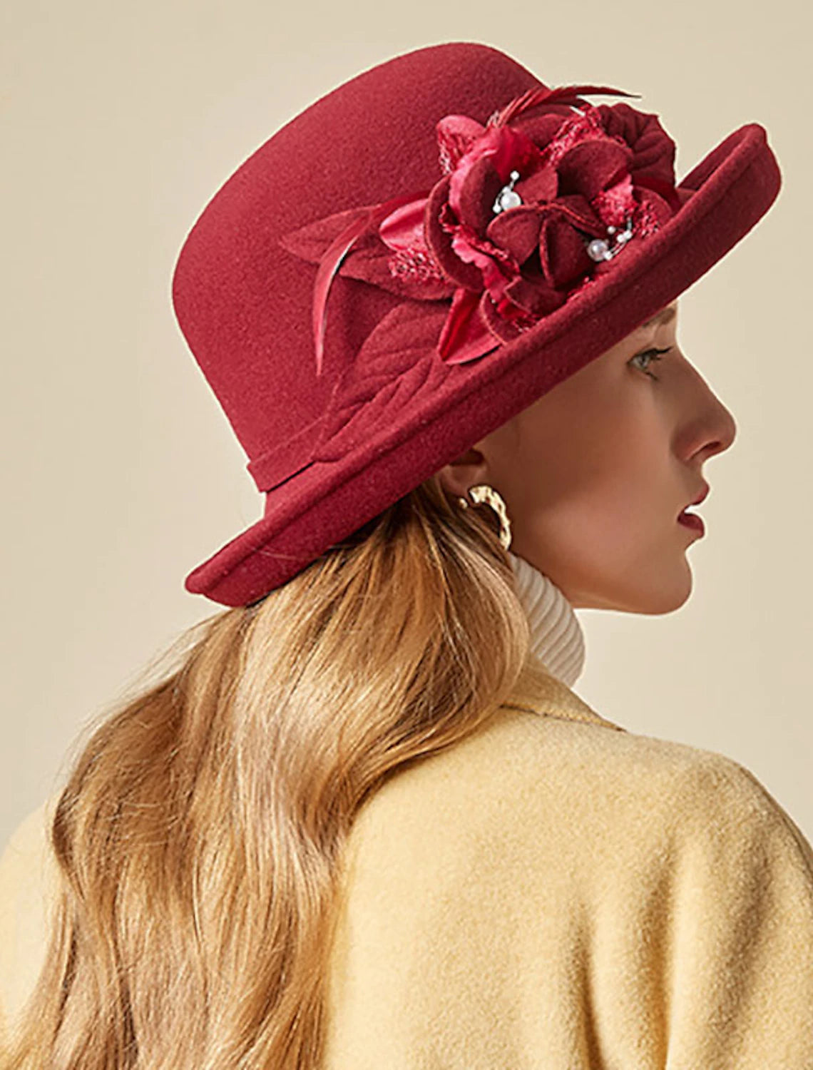 Wholesale Hats Artificial feather Poly / Cotton Blend Bowler / Cloche Hat Bucket Hat Fedora Hat Kentucky Derby Cocktail Royal Astcot Fall Wedding Elegant With Feather Appliques Headpiece